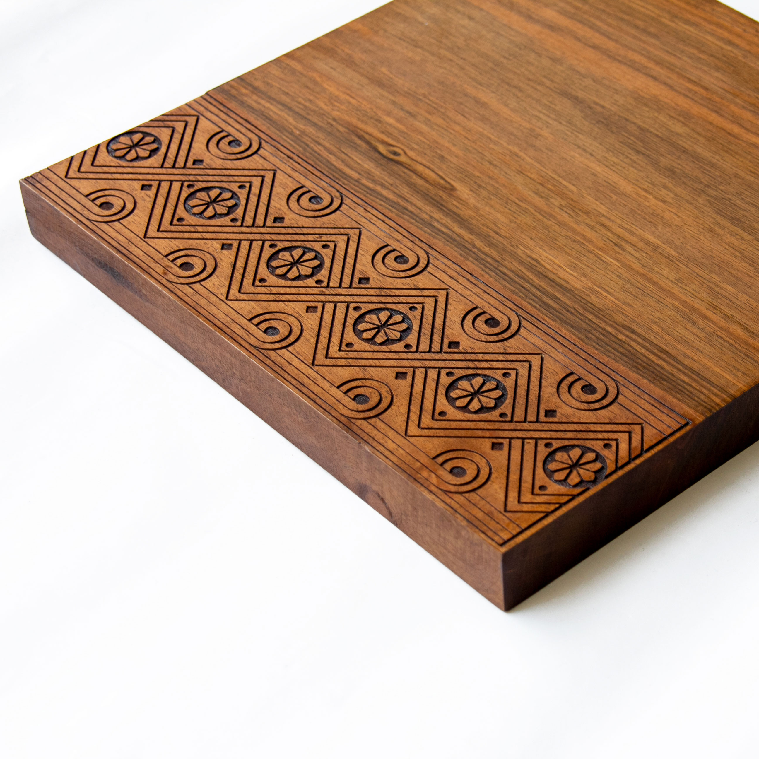 Walnut serving board with 14th century ornament 28*28 cm