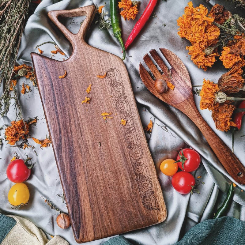 Walnut serving Board კაკლის სერვირების დაფა K1001