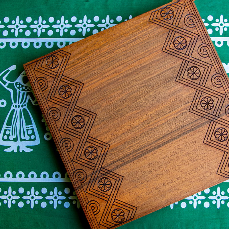 Walnut serving board with 14th century ornament 28*28 cm