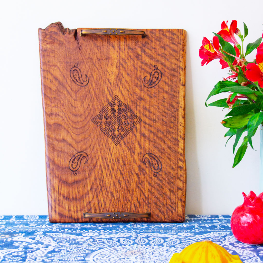 OAK serving board with ornament from racha