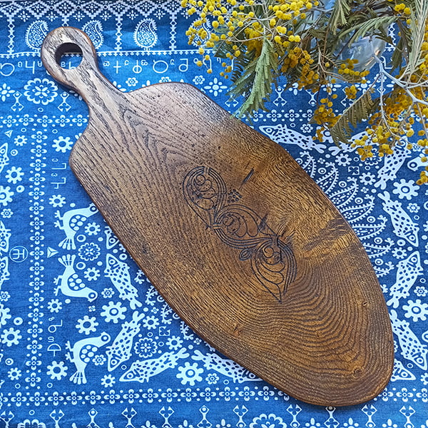 serving board with ornament