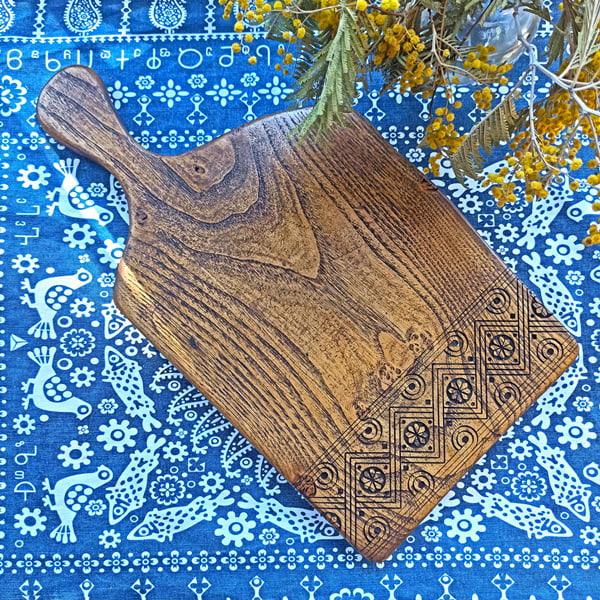 Serving board