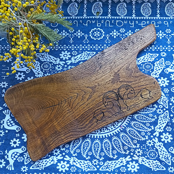 Serving board